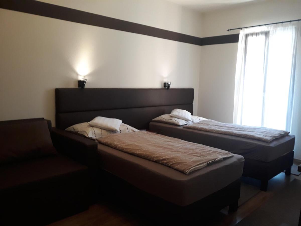 Decsi Vendeghaz Hotel Esztergom Buitenkant foto